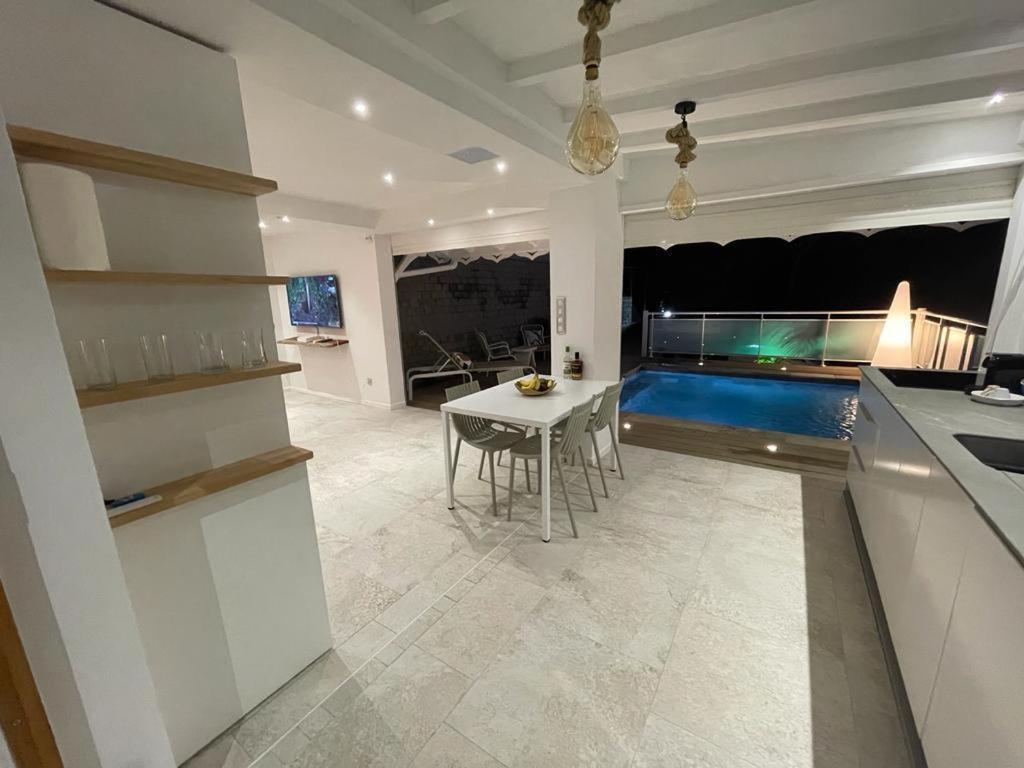 Les Appart Villa Sunbay Caraibes Avec Piscine Privative Vue Mer Et Montagne Le François Zewnętrze zdjęcie